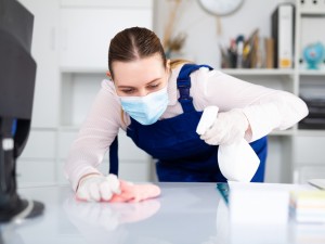 7 beneficii ale detergenților bio pentru mediu și sănătate în spațiile profesionale