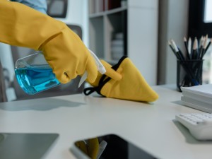 Cum implementezi un program eficient de igienizare a birourilor? 8 pași esențiali