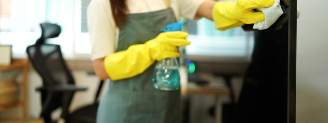 Produse de curățare pentru mobilă lucioasă