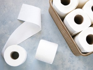 Rolă mare vs. rolă standard: Când merită să alegi hârtie igienică rolă mare de la Sanito?