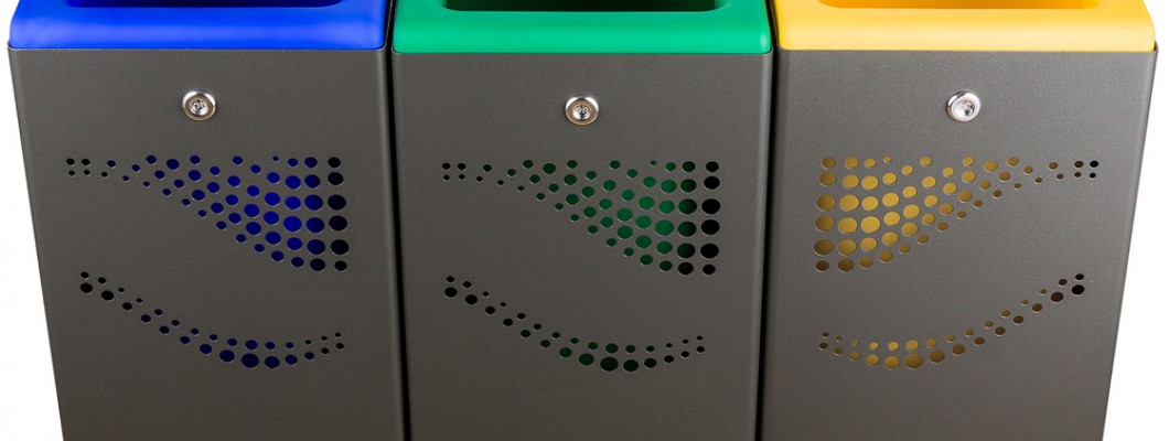 Reciclarea plasticului: cum să transformi coșurile goale într-un birou responsabil și eco-friendly