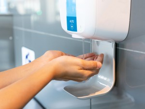 Ce dezinfectanți de mâini de la Sanito sunt compatibili cu dispenserele automate?