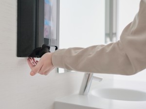 Ce criterii să ai în vedere atunci când alegi un săpun lichid pentru spații cu trafic intens?