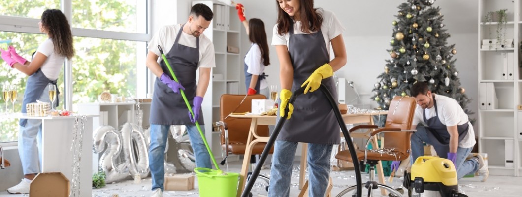 imagine cu un birou curat, pregatit pentru sarbatori