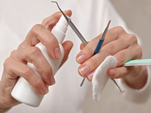 Sterilizarea instrumentelor de manichiură și pedichiură: metode sigure și recomandate