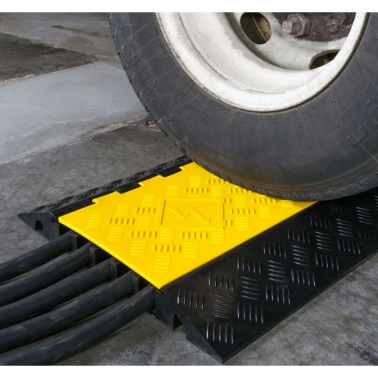 Limitator de viteza cu trecere pentru cabluri, 5 canale, 90 x 50 x 5,5cm Limitator de viteza cu trecere pentru cabluri, 5 canale, 90 x 50 x 5,5cm