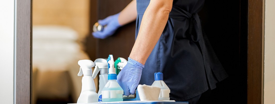 Cum să efectuați o curățenie temeinică în camerele de hotel