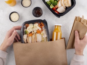 Alege produse şi consumabile de catering pentru transportarea alimentelor uşor şi sigur!