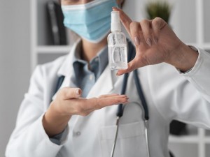 Soluţii de dezinfectare şi igienizare pentru protecţie împotriva virusurilor sau a bacteriilor