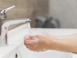 Puterea săpunului și a dezinfectanților pentru igienizarea mâinilor