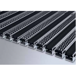 Covoras profesional emco DIPLOMAT Original, 1mp, cauciuc si perie, cadru metalic inclus Covoras profesional emco DIPLOMAT Original, 1mp, cauciuc si perie, cadru metalic inclus