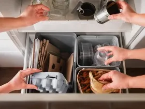 Transformă biroul și spațiile publice: coșurile goale care salvează mediul și banii tăi
