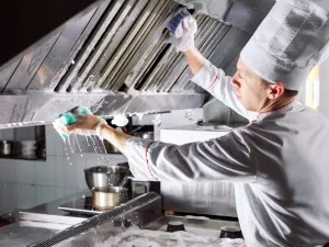Detergenți profesionali pentru industria ospitalității: standarde, reguli și bune practici