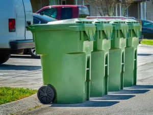 Strategie pentru colectare eficientă: cum poziționezi corect pubelele într-o parcare sau curte interioară?