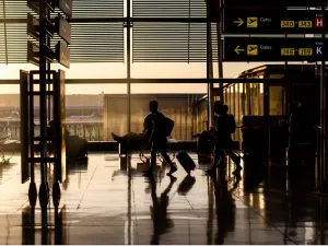 Covorașe profesionale și soluții de igienă pentru aeroporturi: cum menții zonele comune curate și sigure în spații cu trafic intens