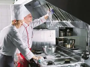 Cum să cureți rapid și eficient aragazul din bucătăria unui restaurant?