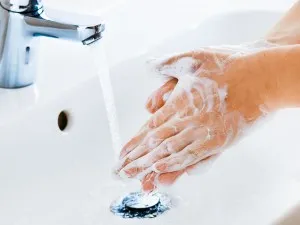 Spălarea corectă a mâinilor în 8 pași simpli