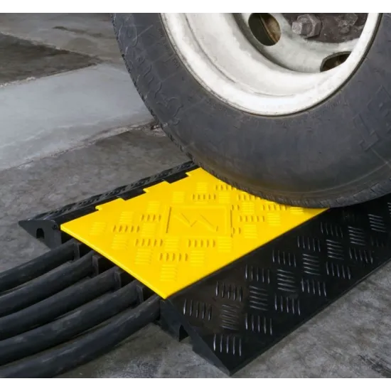 Limitator de viteza cu trecere pentru cabluri, 5 canale, 90 x 50 x 5,5cm