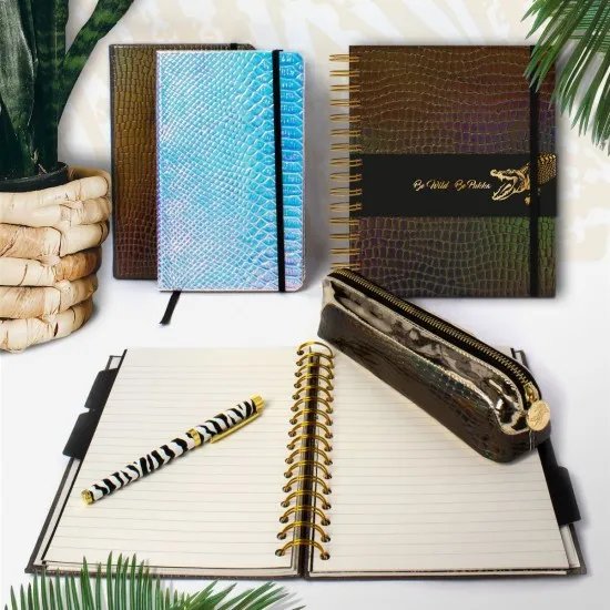 Agenda cu spirala si separatoare Pukka Pads Wild Crocodile, A5 dictando, 160 pag hartie 90 g, coperti tari Agenda cu spirala si separatoare Pukka Pads Wild Crocodile, A5 dictando, 160 pag hartie 90 g, coperti tari