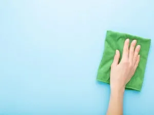 Microfibra: ce este și de ce este ideală pentru o curățenie eficientă și rapidă