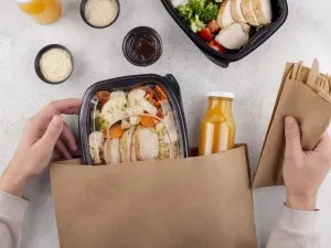 Alege produse şi consumabile de catering pentru transportarea alimentelor uşor şi sigur!