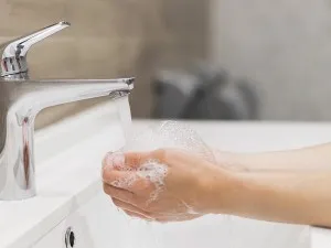 Puterea săpunului și a dezinfectanților pentru igienizarea mâinilor